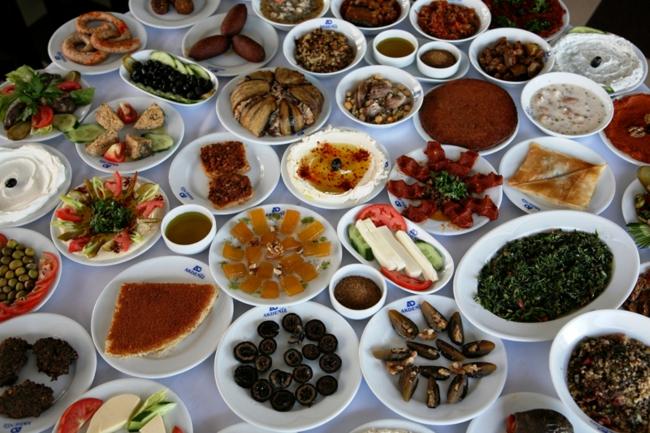 Bir evde kışın her gün turşu, özellikle de lahana turşusu