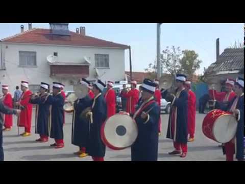 Ağaköy Köy Hayrı Etkinlikleri..
Köy Meydanında yürüyüş öncesi Köy Halkını selamlama..